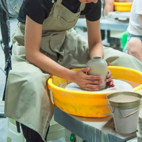 Premium Canvas Pottery Split Leg Apron – Long Ceramic Artist Apron with Separate Tool Pockets for Men & Women